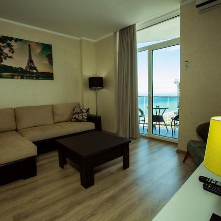 Holiday Lux Sea Towers Batoumi Extérieur photo