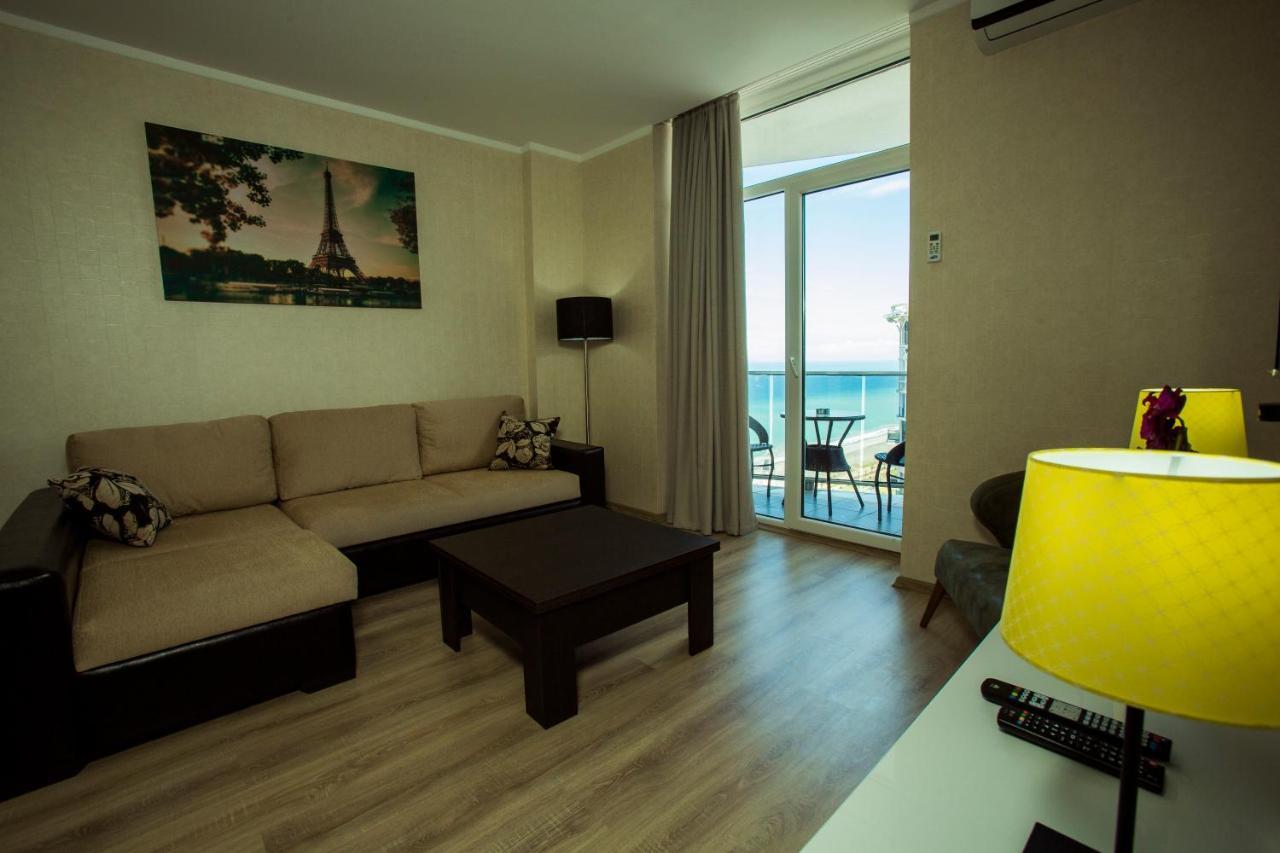 Holiday Lux Sea Towers Batoumi Extérieur photo