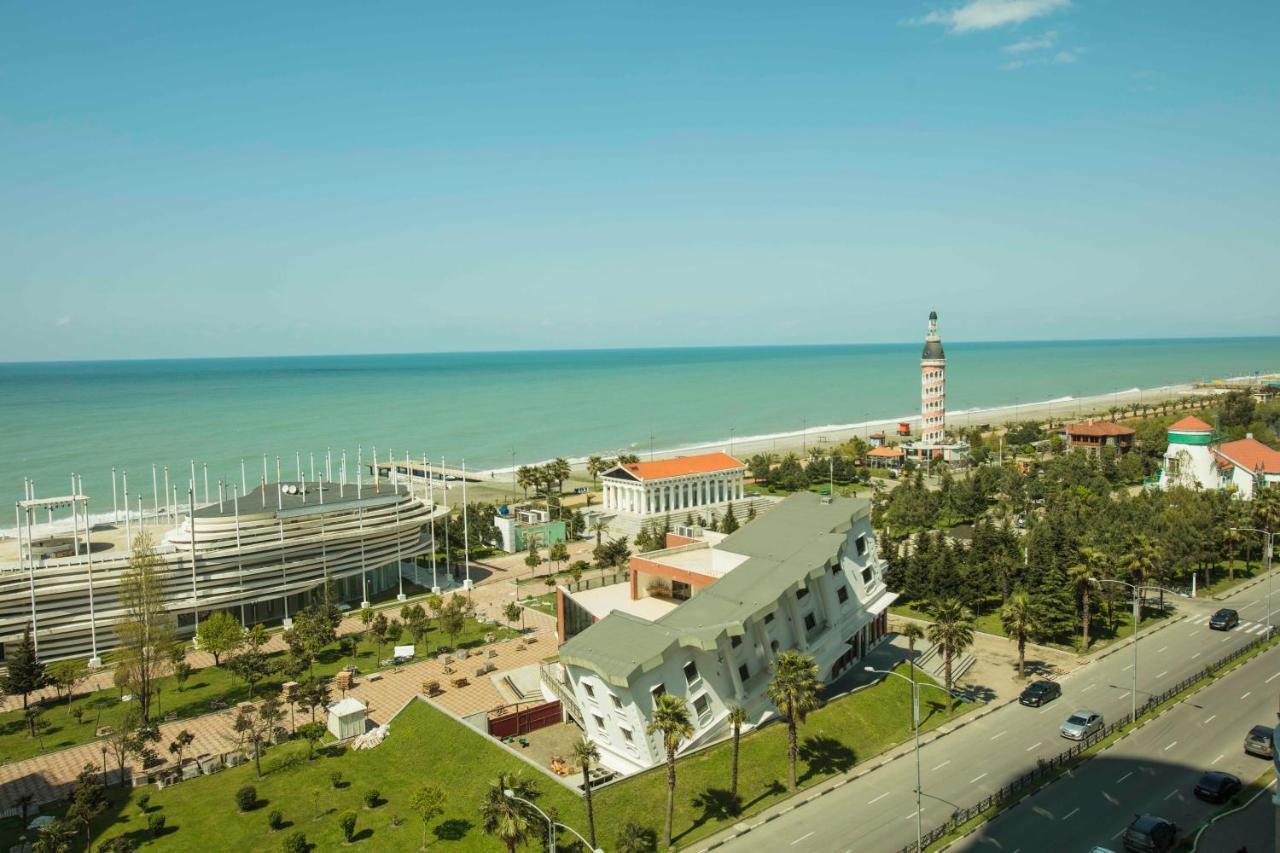 Holiday Lux Sea Towers Batoumi Extérieur photo